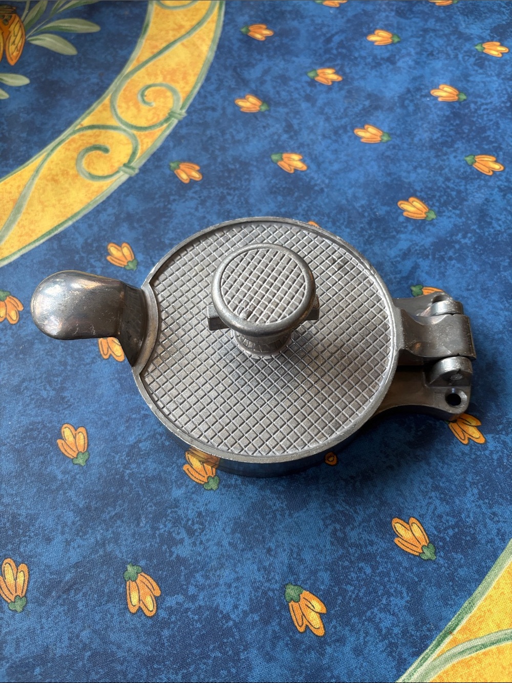 Cast aluminum Hamburger Press - size control for thickness